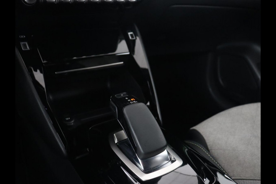 Peugeot e-208 EV GT Pack 50 kWh | Panoramadak | Stoelverwarming | Adaptive cruise | Camera | Carplay | Alcantara | Full LED | Climate control | Keyless | DAB | Parkeerhulp