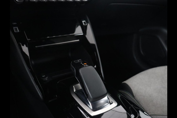 Peugeot e-208 EV GT Pack 50 kWh | Panoramadak | Stoelverwarming | Adaptive cruise | Camera | Carplay | Alcantara | Full LED | Climate control | Keyless | DAB | Parkeerhulp
