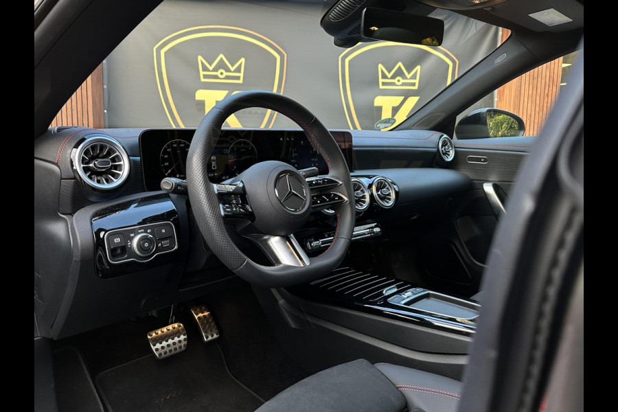 Mercedes-Benz CLA-Klasse 200 d AMG Line Panoramadak Multibeam Adapt. Cruise Ambient Keyless 360Cam