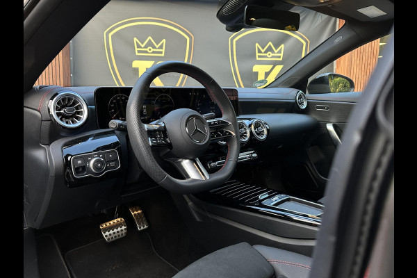 Mercedes-Benz CLA-Klasse 200 d AMG Line Panoramadak Multibeam Adapt. Cruise Ambient Keyless 360Cam