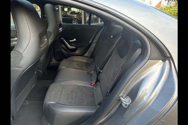 Mercedes-Benz CLA-Klasse 200 d AMG Line Panoramadak Multibeam Adapt. Cruise Ambient Keyless 360Cam