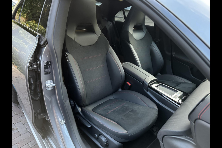 Mercedes-Benz CLA-Klasse 200 d AMG Line Panoramadak Multibeam Adapt. Cruise Ambient Keyless 360Cam