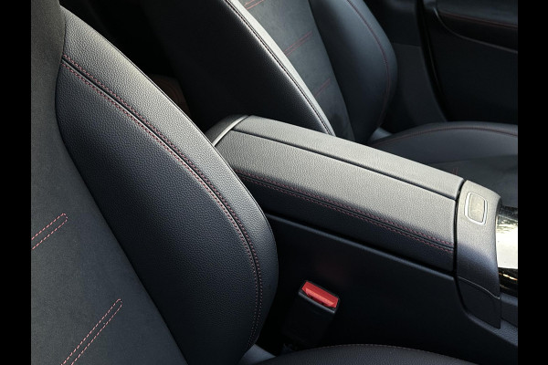 Mercedes-Benz CLA-Klasse 200 d AMG Line Panoramadak Multibeam Adapt. Cruise Ambient Keyless 360Cam