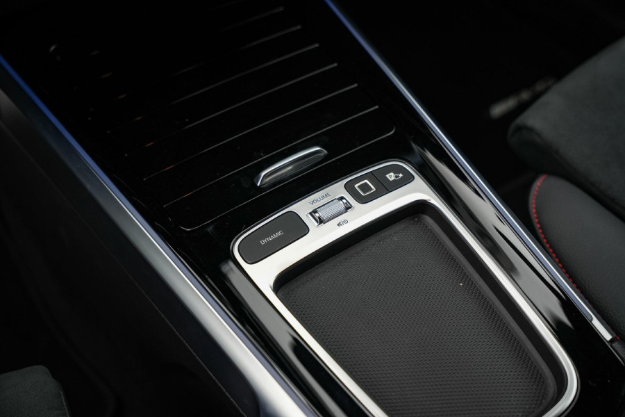 Mercedes-Benz EQB 250+ AMG Line 7p. 71 kWh 7 persoons Wide Screen Ambient verlichting Head Up Burmester