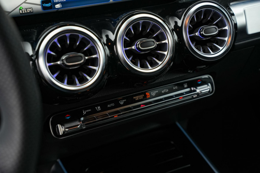 Mercedes-Benz EQB 250+ AMG Line 7p. 71 kWh 7 persoons Wide Screen Ambient verlichting Head Up Burmester