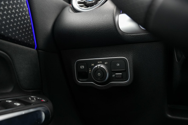Mercedes-Benz EQB 250+ AMG Line 7p. 71 kWh 7 persoons Wide Screen Ambient verlichting Head Up Burmester