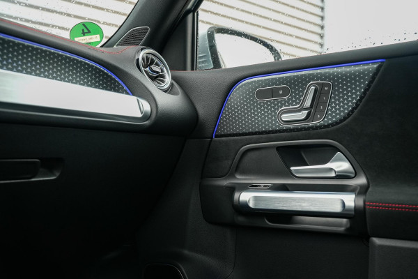 Mercedes-Benz EQB 250+ AMG Line 7p. 71 kWh 7 persoons Wide Screen Ambient verlichting Head Up Burmester