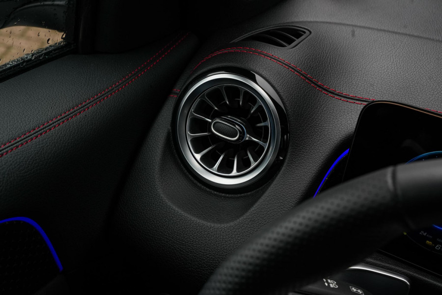 Mercedes-Benz EQB 250+ AMG Line 7p. 71 kWh 7 persoons Wide Screen Ambient verlichting Head Up Burmester