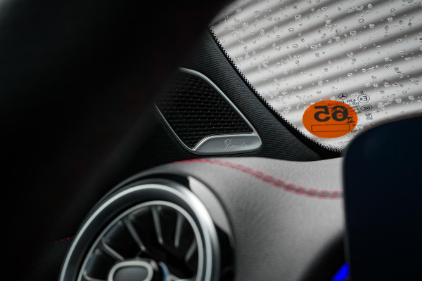 Mercedes-Benz EQB 250+ AMG Line 7p. 71 kWh 7 persoons Wide Screen Ambient verlichting Head Up Burmester