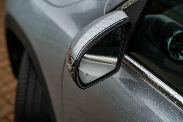 Mercedes-Benz EQB 250+ AMG Line 7p. 71 kWh 7 persoons Wide Screen Ambient verlichting Head Up Burmester