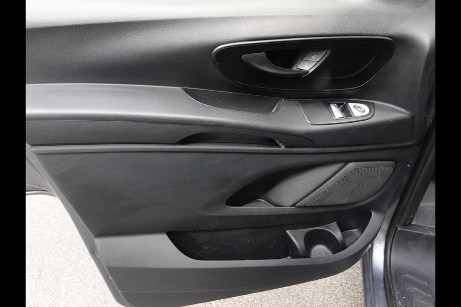 Mercedes-Benz Vito 114 CDI Automaat Dubbele Cabine 6-zits Navigatie Apple Carplay Trekhaak Cruise control  Euro6