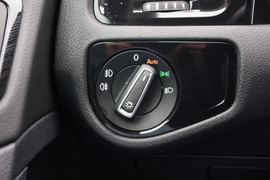 Volkswagen Golf Variant 1.5 TSI 150 PK Automaat Highline, Carplay, Stoelverwarming, Adap. Cruise Control