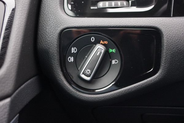 Volkswagen Golf Variant 1.5 TSI 150 PK Automaat Highline, Carplay, Stoelverwarming, Adap. Cruise Control