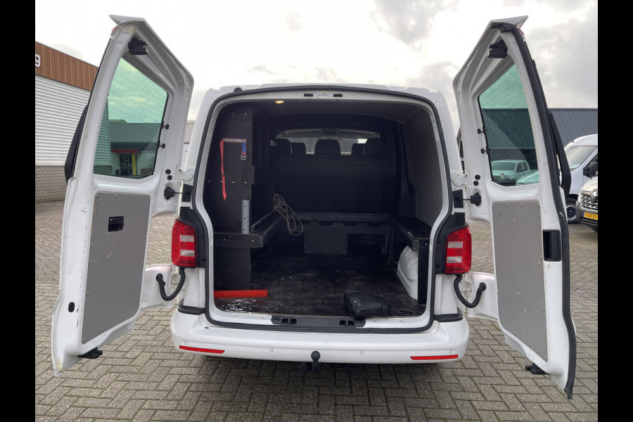 Volkswagen Transporter 2.0 TDI 150pk automaat L2H1 DC 5 persoons Highline / vaste prijs rijklaar € 34.950 ex btw / lease vanaf € 570 / lederen bekleding / adaptive cruise / airco / navigatie / euro 6 / bpm vrij !