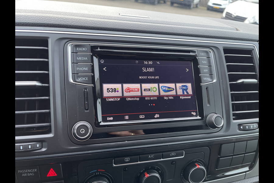 Volkswagen Transporter 2.0 TDI 150pk automaat L2H1 DC 5 persoons Highline / vaste prijs rijklaar € 34.950 ex btw / lease vanaf € 570 / lederen bekleding / adaptive cruise / airco / navigatie / euro 6 / bpm vrij !