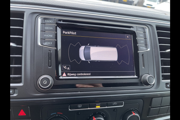 Volkswagen Transporter 2.0 TDI 150pk automaat L2H1 DC 5 persoons Highline / vaste prijs rijklaar € 34.950 ex btw / lease vanaf € 570 / lederen bekleding / adaptive cruise / airco / navigatie / euro 6 / bpm vrij !