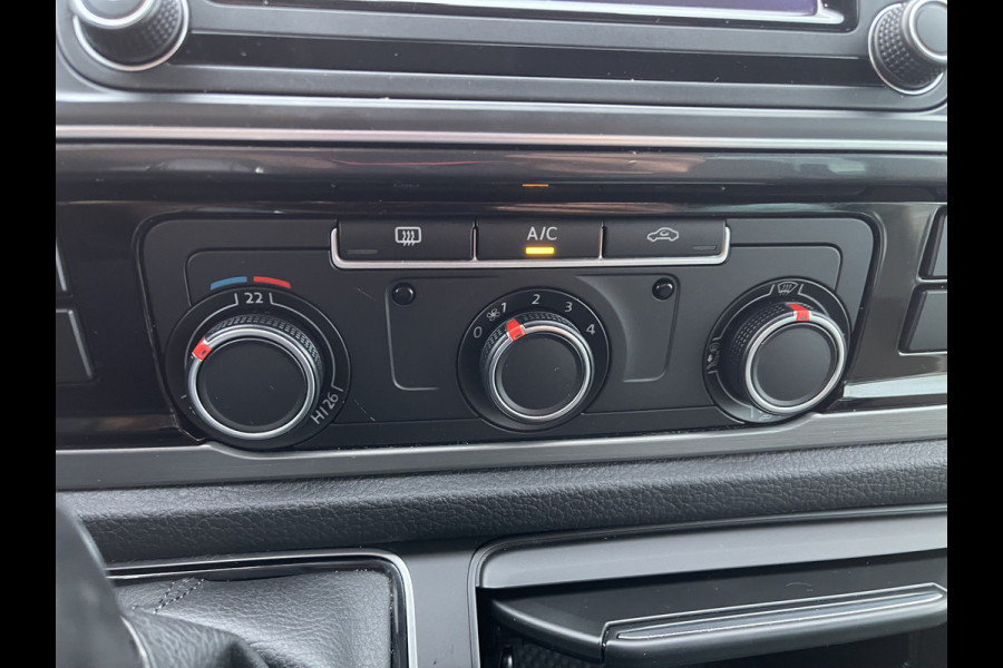 Volkswagen Transporter 2.0 TDI 150pk automaat L2H1 DC 5 persoons Highline / vaste prijs rijklaar € 34.950 ex btw / lease vanaf € 570 / lederen bekleding / adaptive cruise / airco / navigatie / euro 6 / bpm vrij !