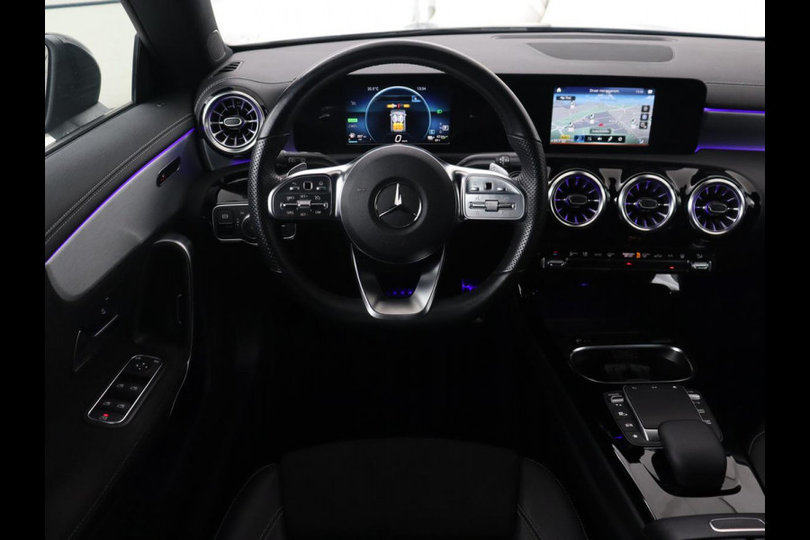 Mercedes-Benz CLA-Klasse 250e AMG Line | Stoelverwarming | Carplay | Trekhaak | Leder/Alcantara | Navigatie | Full LED | Park Assist | Sfeerverlichting | Climate control | Cruise control | PHEV | Plug In