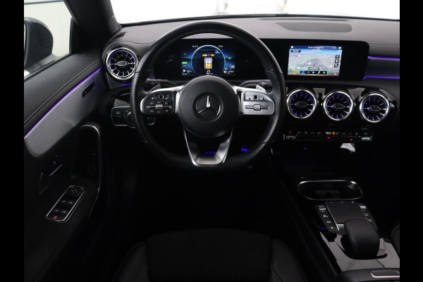 Mercedes-Benz CLA-Klasse 250e AMG Line | Stoelverwarming | Carplay | Trekhaak | Leder/Alcantara | Navigatie | Full LED | Park Assist | Sfeerverlichting | Climate control | Cruise control | PHEV | Plug In