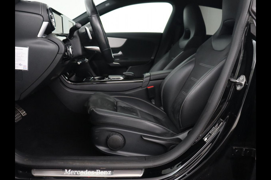 Mercedes-Benz CLA-Klasse 250e AMG Line | Stoelverwarming | Carplay | Trekhaak | Leder/Alcantara | Navigatie | Full LED | Park Assist | Sfeerverlichting | Climate control | Cruise control | PHEV | Plug In