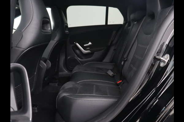 Mercedes-Benz CLA-Klasse 250e AMG Line | Stoelverwarming | Carplay | Trekhaak | Leder/Alcantara | Navigatie | Full LED | Park Assist | Sfeerverlichting | Climate control | Cruise control | PHEV | Plug In