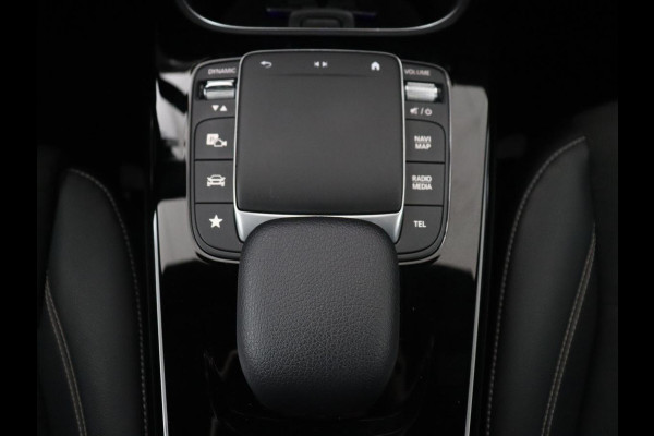 Mercedes-Benz CLA-Klasse 250e AMG Line | Stoelverwarming | Carplay | Trekhaak | Leder/Alcantara | Navigatie | Full LED | Park Assist | Sfeerverlichting | Climate control | Cruise control | PHEV | Plug In