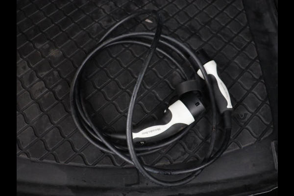 Mercedes-Benz CLA-Klasse 250e AMG Line | Stoelverwarming | Carplay | Trekhaak | Leder/Alcantara | Navigatie | Full LED | Park Assist | Sfeerverlichting | Climate control | Cruise control | PHEV | Plug In