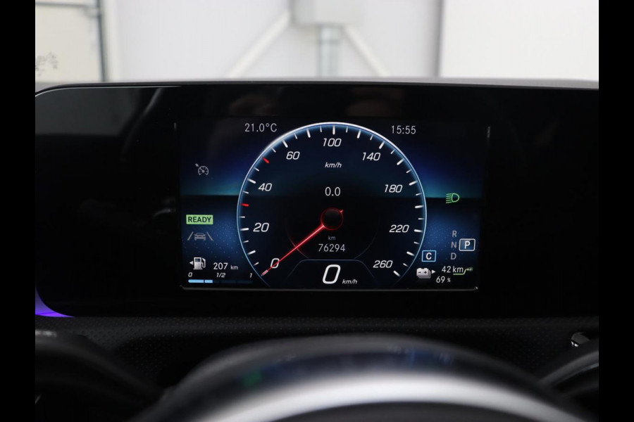 Mercedes-Benz CLA-Klasse 250e AMG Line | Stoelverwarming | Carplay | Trekhaak | Leder/Alcantara | Navigatie | Full LED | Park Assist | Sfeerverlichting | Climate control | Cruise control | PHEV | Plug In