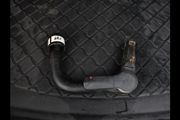 Mercedes-Benz CLA-Klasse 250e AMG Line | Stoelverwarming | Carplay | Trekhaak | Leder/Alcantara | Navigatie | Full LED | Park Assist | Sfeerverlichting | Climate control | Cruise control | PHEV | Plug In