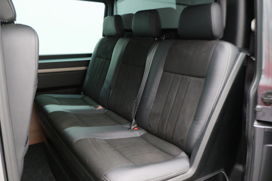 Volkswagen Transporter 2.0 TDI DSG L2H1 DC Highline 2x Schuifdeur, ACC, Camera, Apple Carplay, LED, DAB, PDC, Trekhaak, 20''