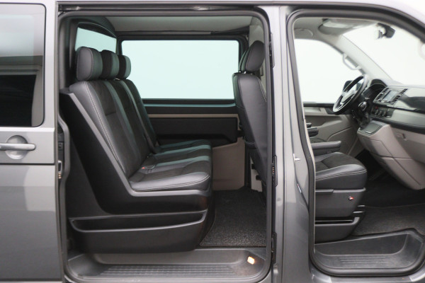 Volkswagen Transporter 2.0 TDI DSG L2H1 DC Highline 2x Schuifdeur, ACC, Camera, Apple Carplay, LED, DAB, PDC, Trekhaak, 20''