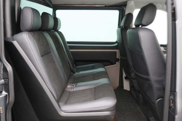 Volkswagen Transporter 2.0 TDI DSG L2H1 DC Highline 2x Schuifdeur, ACC, Camera, Apple Carplay, LED, DAB, PDC, Trekhaak, 20''