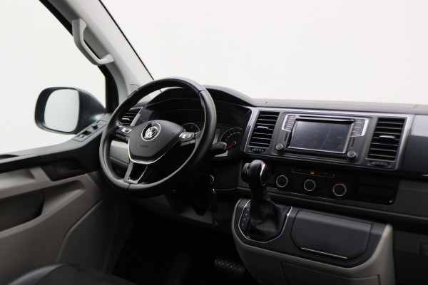Volkswagen Transporter 2.0 TDI DSG L2H1 DC Highline 2x Schuifdeur, ACC, Camera, Apple Carplay, LED, DAB, PDC, Trekhaak, 20''