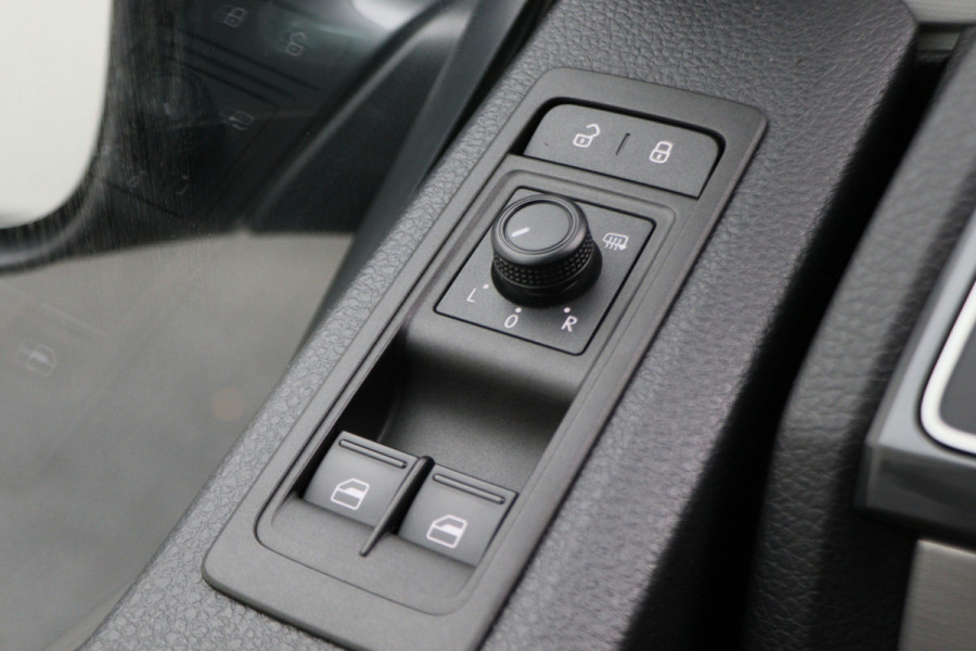 Volkswagen Transporter 2.0 TDI DSG L2H1 DC Highline 2x Schuifdeur, ACC, Camera, Apple Carplay, LED, DAB, PDC, Trekhaak, 20''