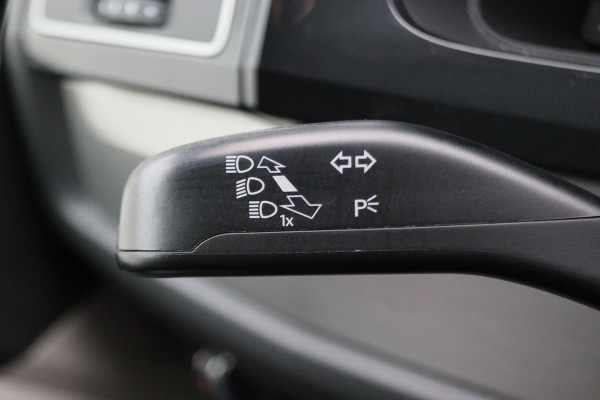 Volkswagen Transporter 2.0 TDI DSG L2H1 DC Highline 2x Schuifdeur, ACC, Camera, Apple Carplay, LED, DAB, PDC, Trekhaak, 20''