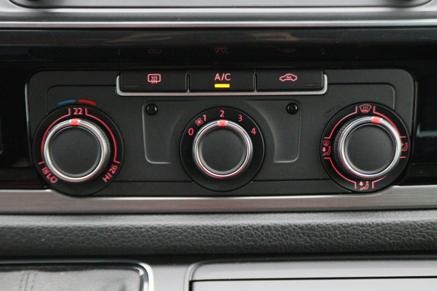 Volkswagen Transporter 2.0 TDI DSG L2H1 DC Highline 2x Schuifdeur, ACC, Camera, Apple Carplay, LED, DAB, PDC, Trekhaak, 20''