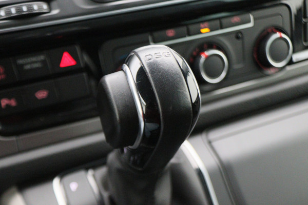 Volkswagen Transporter 2.0 TDI DSG L2H1 DC Highline 2x Schuifdeur, ACC, Camera, Apple Carplay, LED, DAB, PDC, Trekhaak, 20''