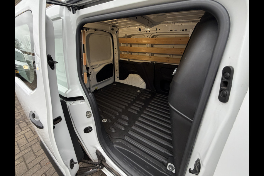 Peugeot Partner 1.2 PureTech 111PK Benzine Premium CarPlay/cruice control/navi