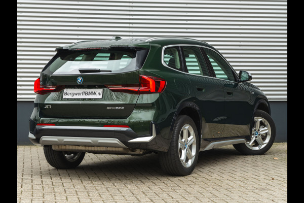 BMW X1 xDrive25e - xLine - Pano - Trekhaak - Camera - Stuurwiel verwarmd