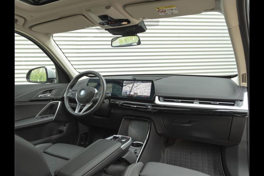 BMW X1 xDrive25e - xLine - Pano - Trekhaak - Camera - Stuurwiel verwarmd