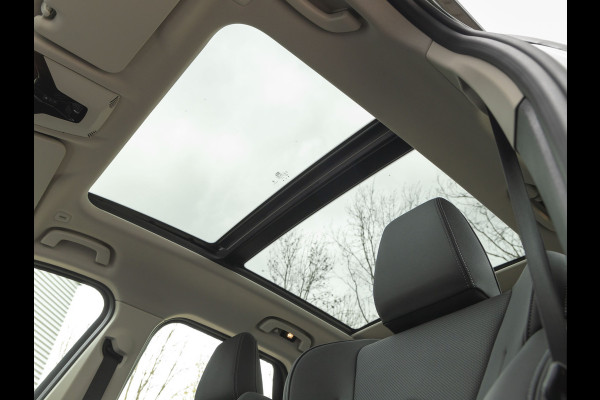 BMW X1 xDrive25e - xLine - Pano - Trekhaak - Camera - Stuurwiel verwarmd