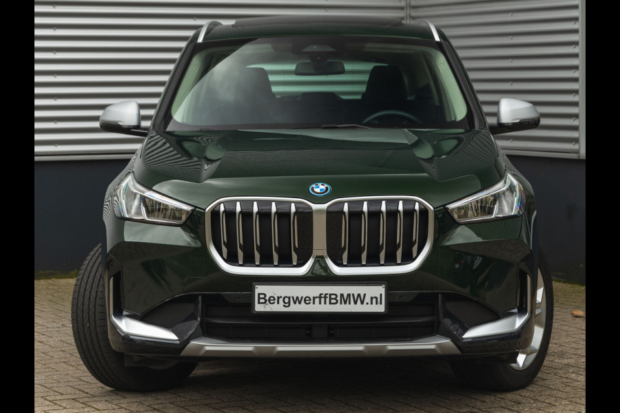BMW X1 xDrive25e - xLine - Pano - Trekhaak - Camera - Stuurwiel verwarmd
