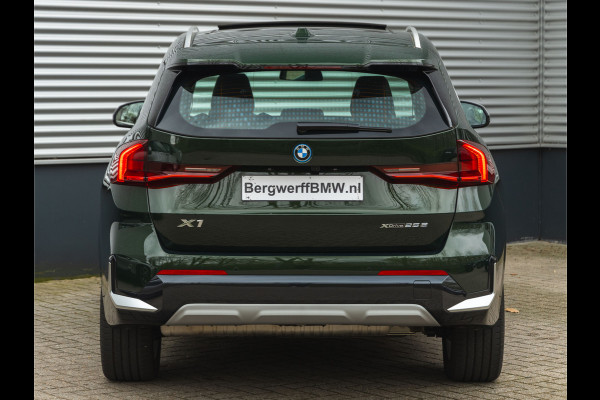BMW X1 xDrive25e - xLine - Pano - Trekhaak - Camera - Stuurwiel verwarmd