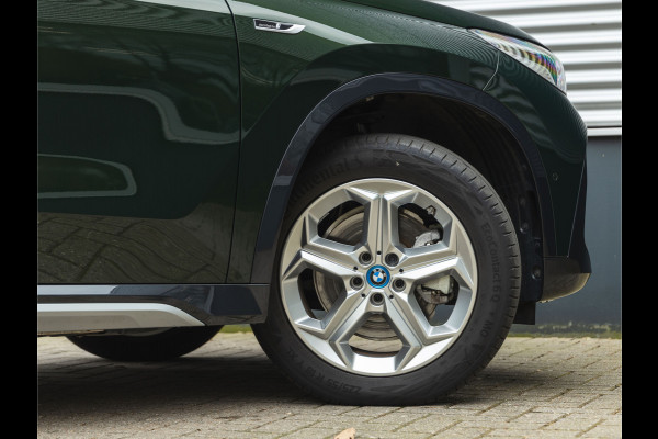 BMW X1 xDrive25e - xLine - Pano - Trekhaak - Camera - Stuurwiel verwarmd