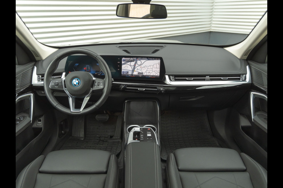 BMW X1 xDrive25e - xLine - Pano - Trekhaak - Camera - Stuurwiel verwarmd