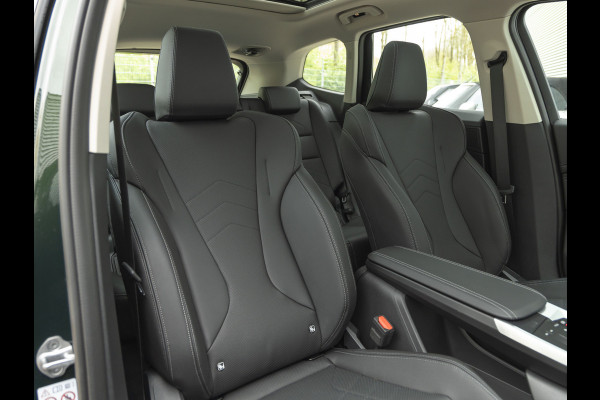 BMW X1 xDrive25e - xLine - Pano - Trekhaak - Camera - Stuurwiel verwarmd