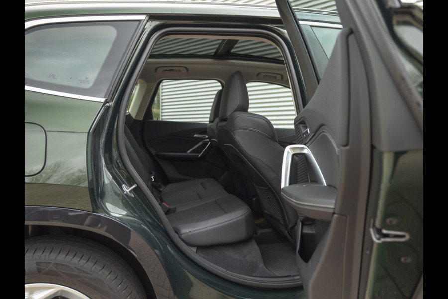 BMW X1 xDrive25e - xLine - Pano - Trekhaak - Camera - Stuurwiel verwarmd