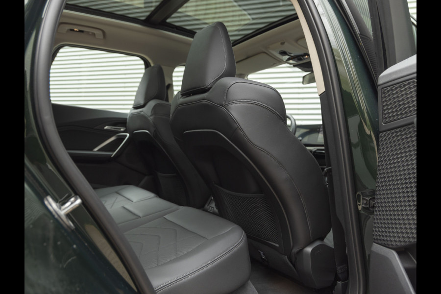 BMW X1 xDrive25e - xLine - Pano - Trekhaak - Camera - Stuurwiel verwarmd