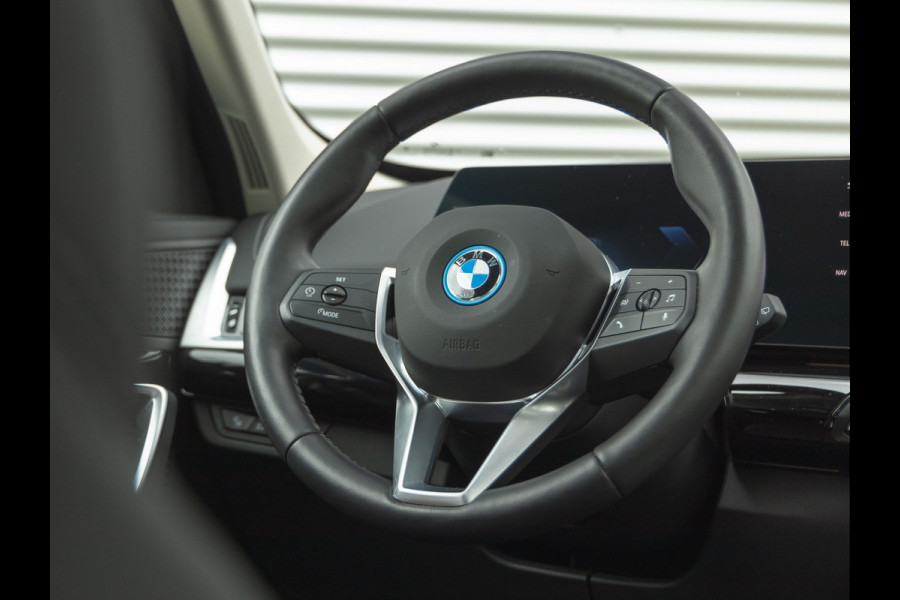 BMW X1 xDrive25e - xLine - Pano - Trekhaak - Camera - Stuurwiel verwarmd