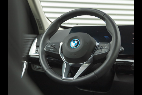 BMW X1 xDrive25e - xLine - Pano - Trekhaak - Camera - Stuurwiel verwarmd